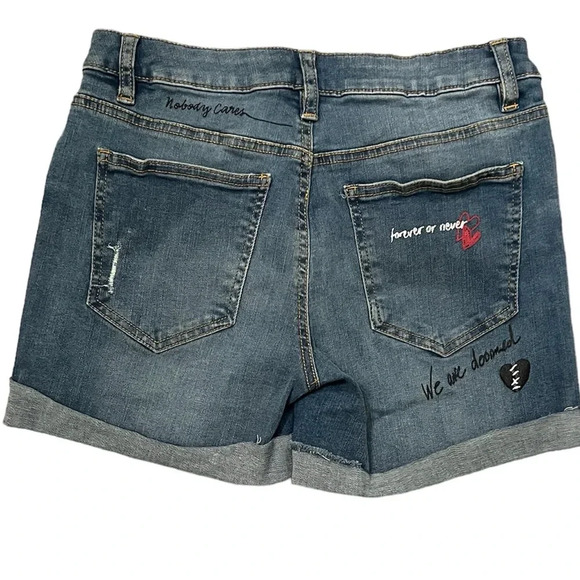 Cute Jean shorts with writing on the legs, size 5 - Picture 3 of 6